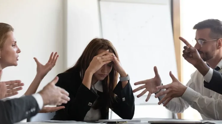Taktik Cerdas Hadapi Orang Chronic Complainer