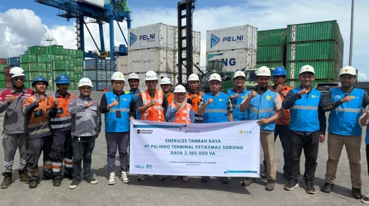 PLN Tambah Daya, Terminal Petikemas Sorong Kini Operasikan Crane Listrik