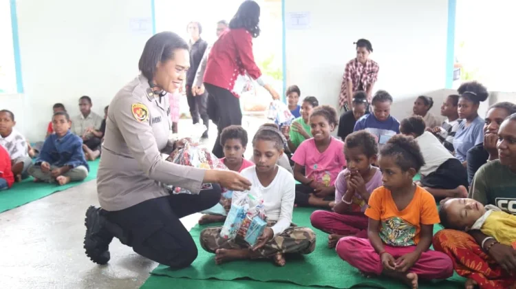 Persekutuan Oikumene Polda Papua Gelar Menggeler Kunjungan Kasih ke Panti Asuhan