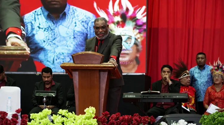 Wali Kota Jayapura Ajak Jemaat Maknai Pentakosta sebagai Semangat Persatuan