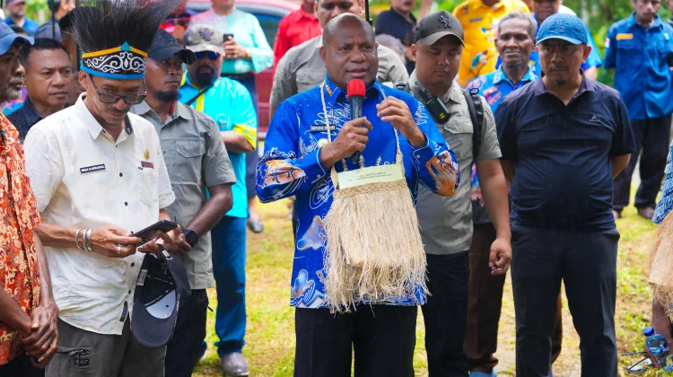 Fakhiri Minta Penanganan Longsor dan Abrasi di Supiori Dipercepat