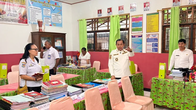 Wakil Wali Kota Sidak Sekolah dan Kantor Kelurahan, Soroti Banjir hingga Disiplin A