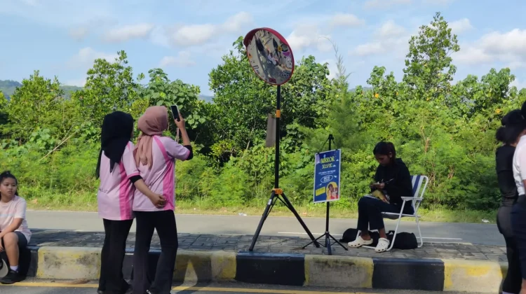 Mirror Selfie CFD Jayapura Jadi Incaran Warga Semua Usia