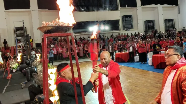 Gubernur Fakhiri Harap IKEMAL Kuatkan Pela Gandong Bangun Papua