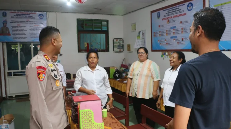 Kapolres Jayapura Tinjau Kantor Distrik dan Sekolah yang sempat Dipalang