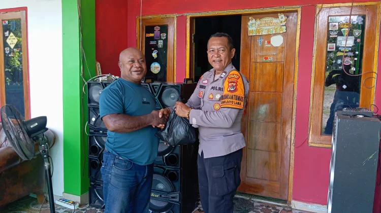 Bhabinkamtibmas Sambangi Warga Doyo Lama, Serap Aspirasi dan Ajak Jaga Kamtibmas