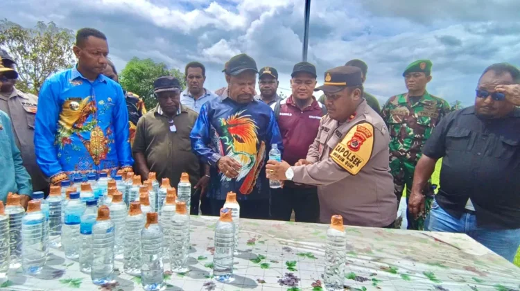 Bupati Jayapura Pimpin Penertiban Miras Lokal di Unurum Guay