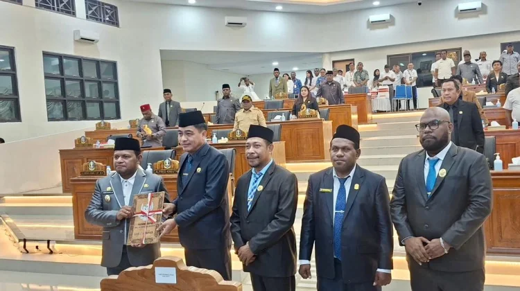 DPRK Jayapura Serahkan Rekomendasi LKPJ Bupati Tahun 2025