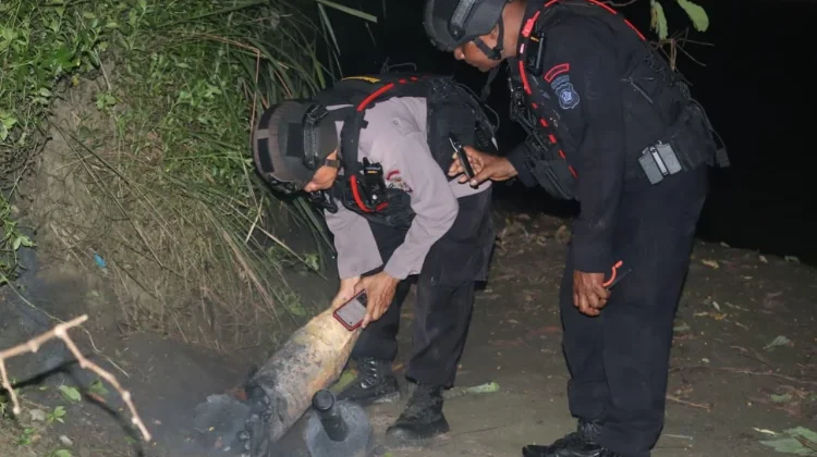 Gegana Brimob Papua Musnahkan Mortir Sisa Perang Dunia II di Sentani