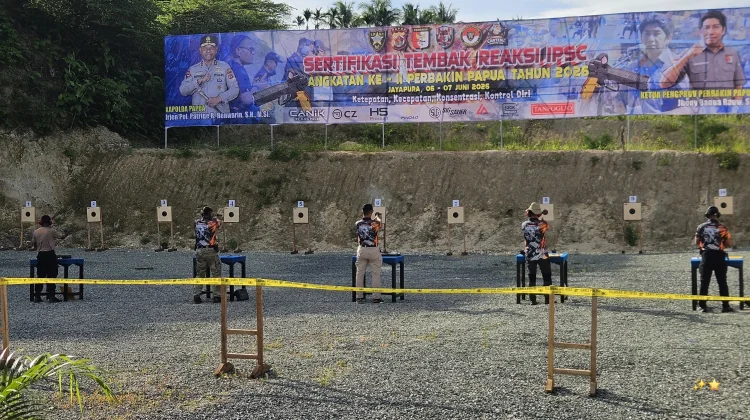 Polda Papua dan Perbakin Papua Menggelar Sertifikasi Tembak Reaksi