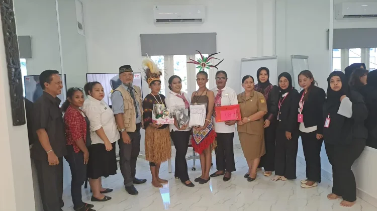 Kemdikdasmen dan LKP Cia Latih Pemuda Papua Jadi Tenaga Kecantikan Profesional