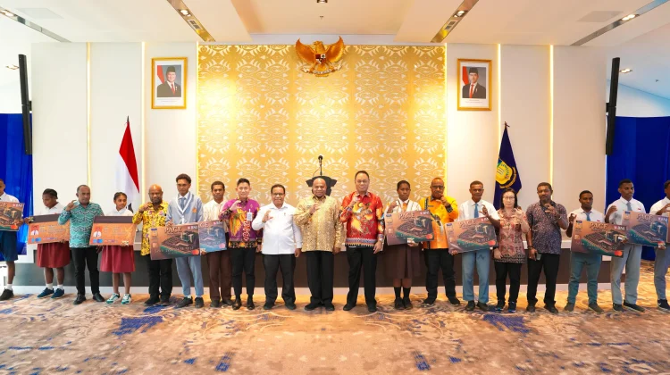 Gubernur Papua Luncurkan Kartu Pace Mace untuk SDM Unggul