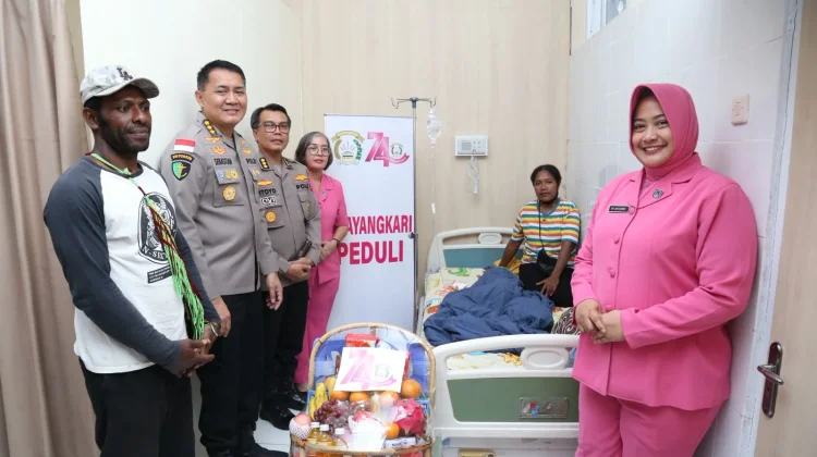 Biddokkes Polda Papua Menggelar Bakti Kesehatan Bedah Minor Gratis