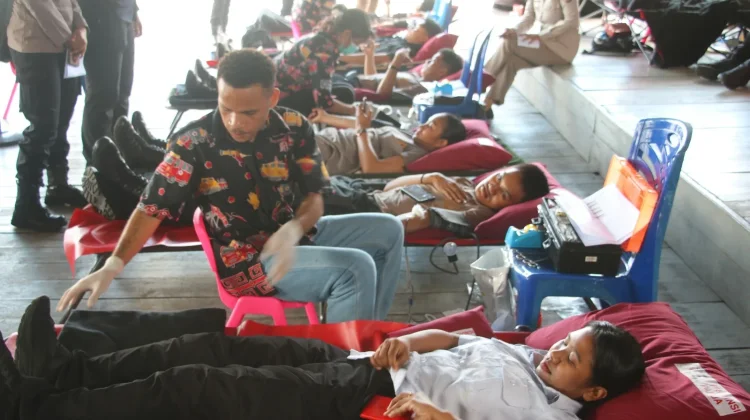 Jelang HUT Bhayangkara, Polda Papua Menggelar Donor Darah di Dermaga Polair
