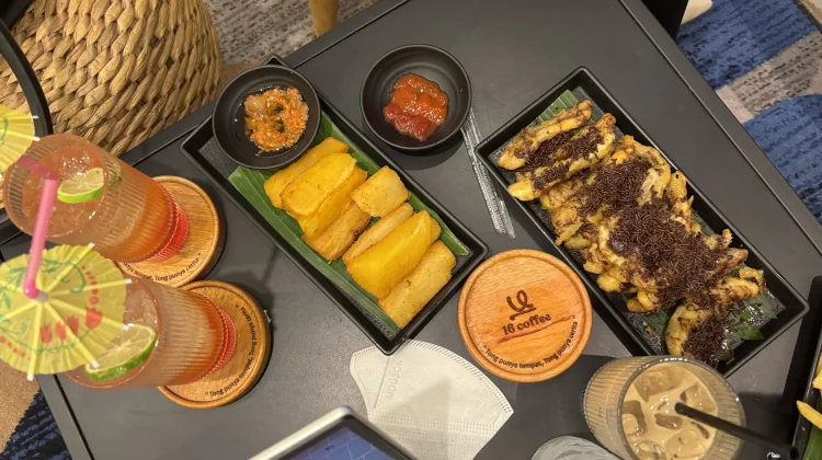 16 Coffee Papua, Pilihan Tempat Ngopi Tepi Pantai