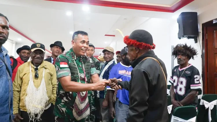 Pangdam Cenderawasih Ajak Tokoh Adat Jayawijaya Bangun SDM Papua