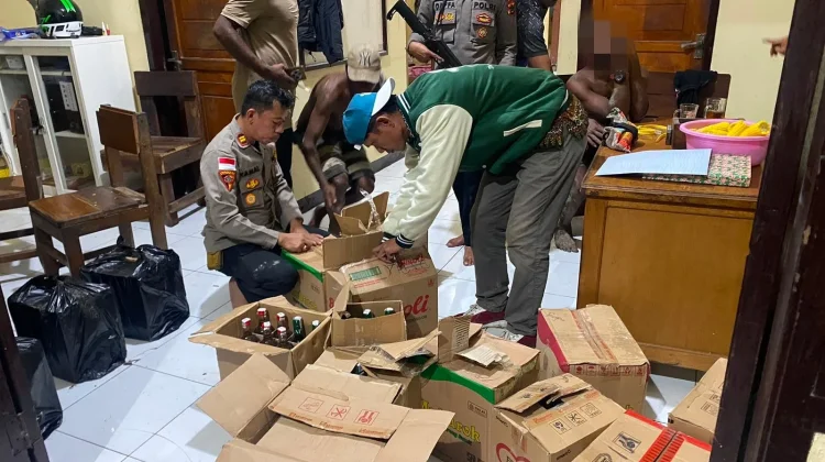 Polsek Waris Amankan Tiga Pelaku Pemalakan dan Menyita Ratusan Botol Miras