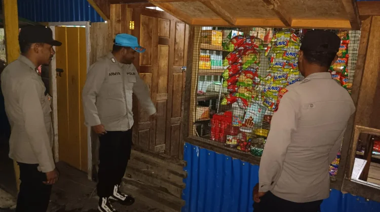 Hadirkan Rasa Aman bagi Pedagang di Pasar Kelila, Polsek Kelila Gelar Patroli