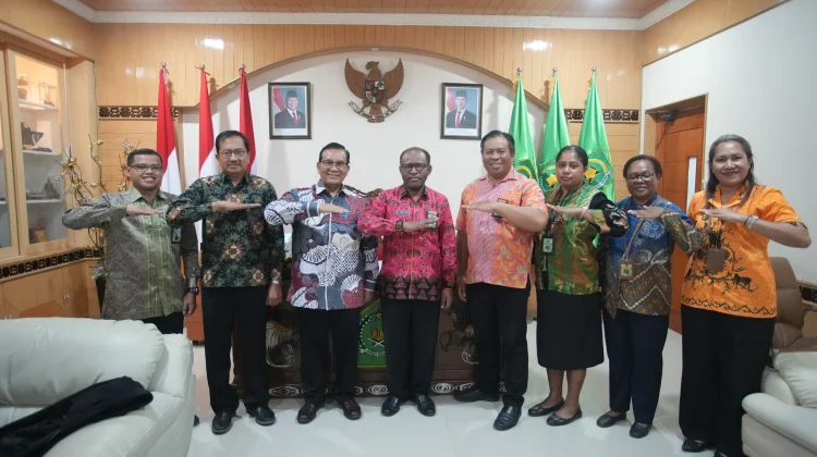 Dirjen Bimas Katolik Kemenag Tinjau Pembangunan SMAKN Keerom