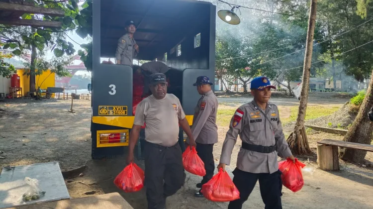Polresta Salurkan 300 Paket Sembako kepada Masyarakat