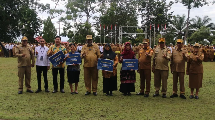 Lima ASN Pemkot Jayapura Terima SK Pensiun dan Santunan THT