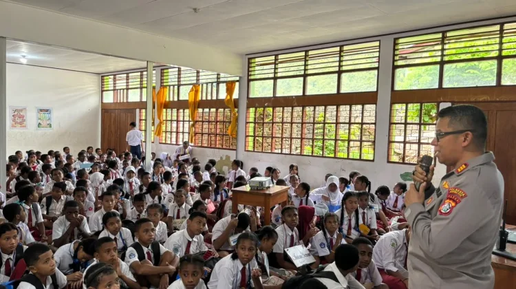 Polisi Berikan Edukasi Berlalulintas dan Pencegahan Cyber di Sekolah