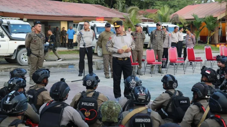 Astama Ops Kapolri Tinjau Wilayah Operasi di Papua, Tekankan Pendekatan Humanis