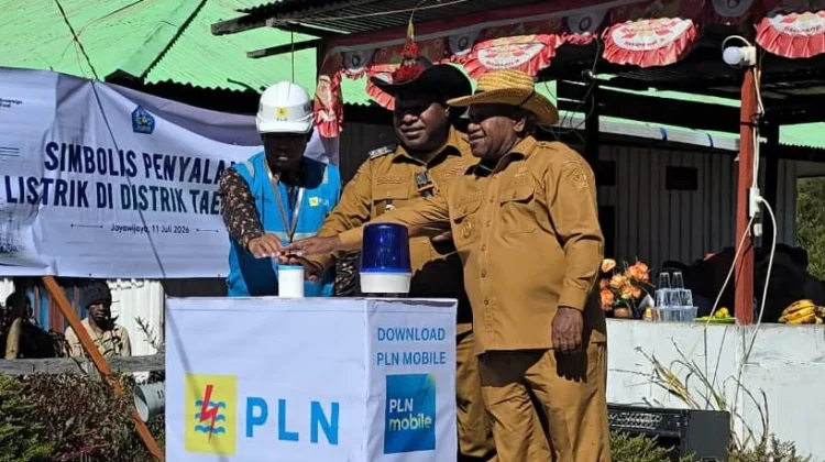 PLN Hadirkan Listrik di Distrik Taelarek Jayawijaya