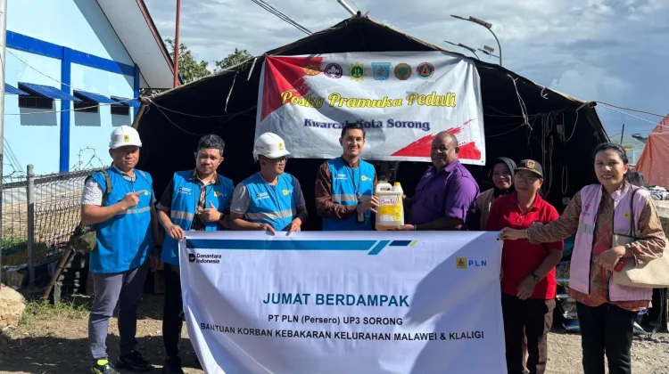 PLN Salurkan Bantuan untuk Korban Kebakaran Klaligi dan Klademak di Sorong