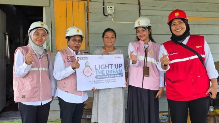 PLN Salurkan Bantuan Listrik Gratis Melalui Program "Light Up The Dream" di Merauke