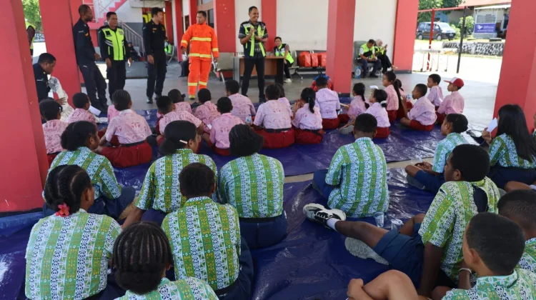 Bandara Sentani Edukasi Pelajar tentang Keselamatan Penerbangan