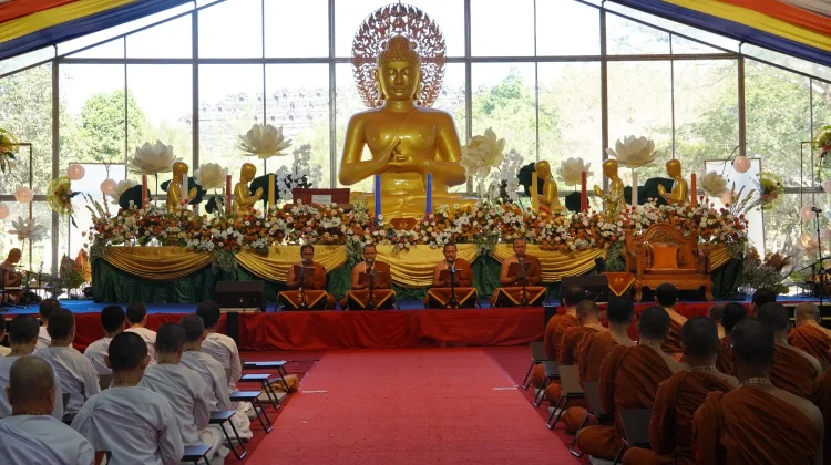 Ribuan Umat Buddha Ikuti Indonesia Tipitaka Chanting 2026 di Borobudur