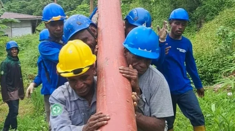 PLN Resmikan Aliran Listrik 24 Jam di Kampung Sum, Kabupaten Fakfak