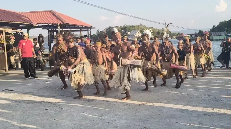 Kampung Yobeh Gelar Pesta Budaya Adat