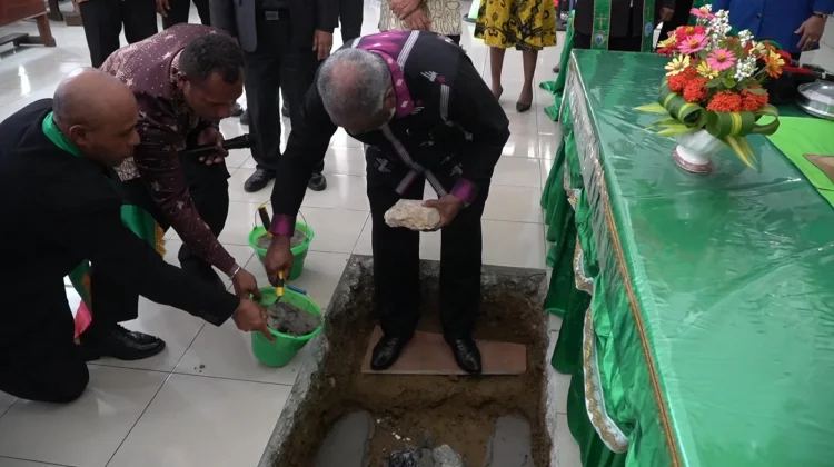 Wali Kota Letakkan Batu Pertama Gereja Oikumene
