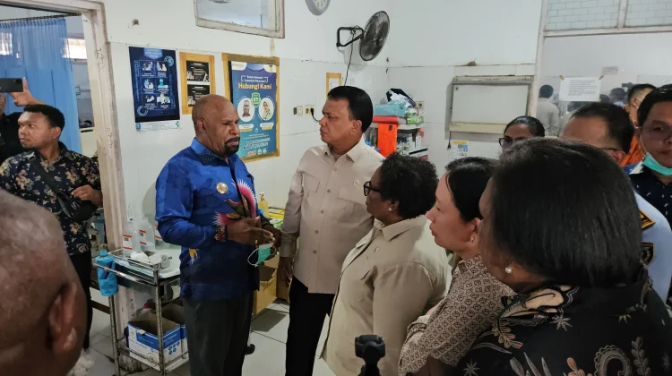 Wakil Kepala BGN Tinjau Korban Keracunan MBG di RSUD Yowari