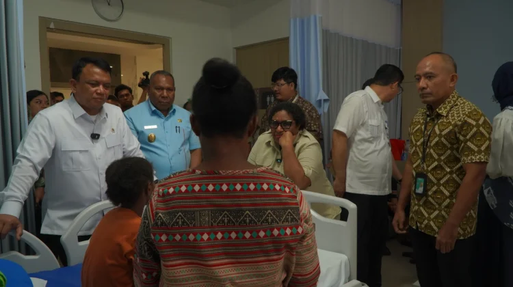 Wakil Kepala BGN dan Wamendagri Tinjau Penanganan Pasien Keracunan MBG di RSUP