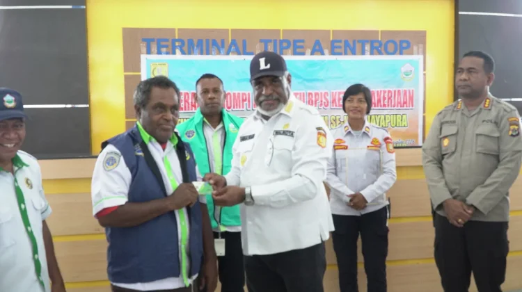 Pemkot Jayapura Lindungi Sopir Angkutan Umum Dengan BPJS