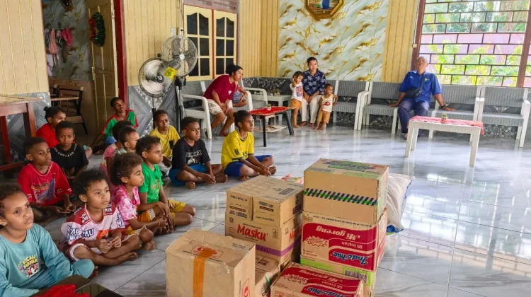 PLN Salurkan Bantuan Logistik untuk Anak-Anak Panti Asuhan di Sorong
