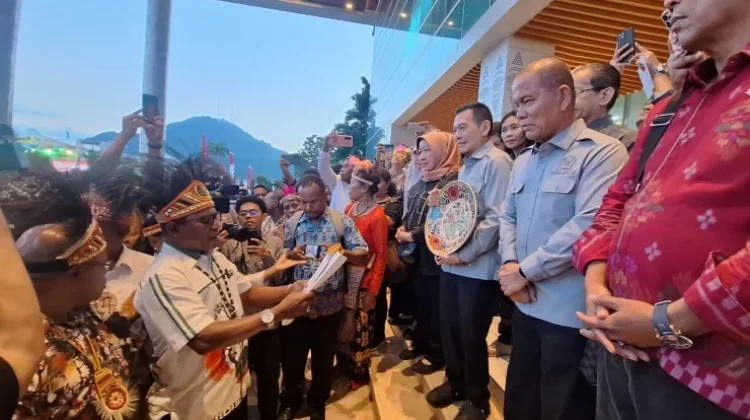 Masyarakat Adat Saireri, Mamta-Tabi Serahkan Dukungan Papua Utara ke Baleg DPR RI