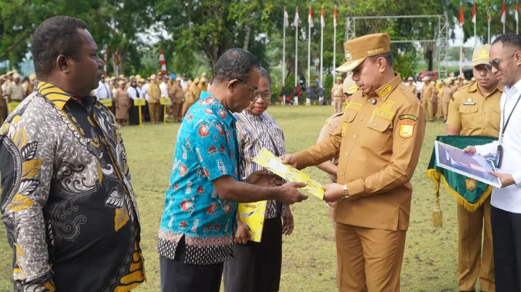 Empat ASN Pemkot Jayapura Terima SK dan Tabungan Hari Tua