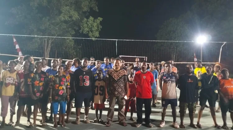 Keondofoloan Waena dan Pemuda Yahukimo Perkuat Kebersamaan lewat Olahraga