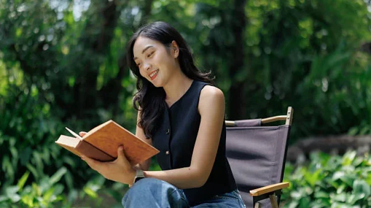 Kelola Stres dengan Hobi Sederhana di Rumah