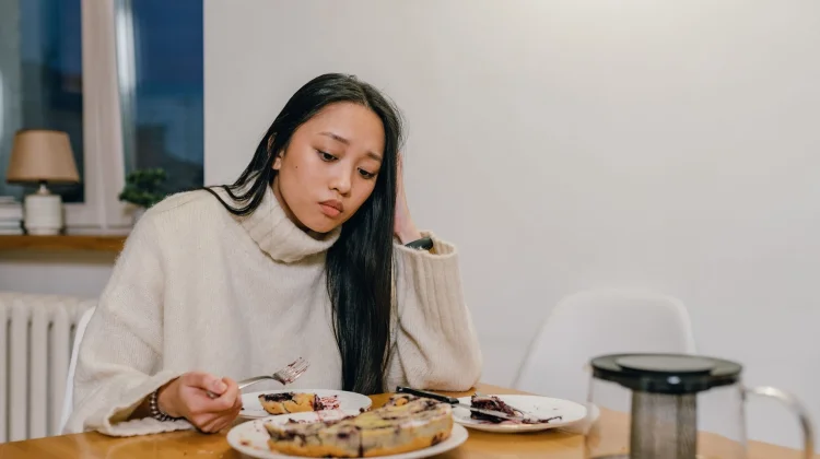 Emotional Eating: Kebiasaan Makan yang Muncul saat Stres