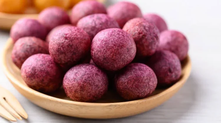 Intip Resep Simpel Bola-Bola Ubi Ungu Isi Cokelat Lumer