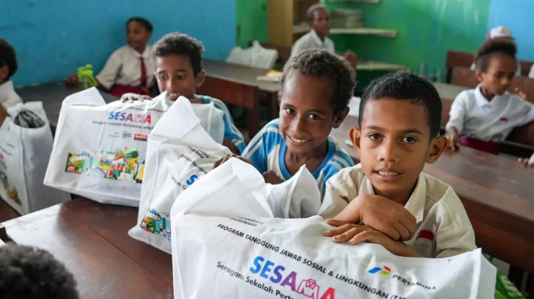 Pertamina Dukung Semangat Belajar Anak Doromena Papua
