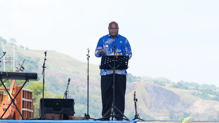 Gubernur Fakhiri Minta Festival Danau Sentani Jadi Gerakan Budaya