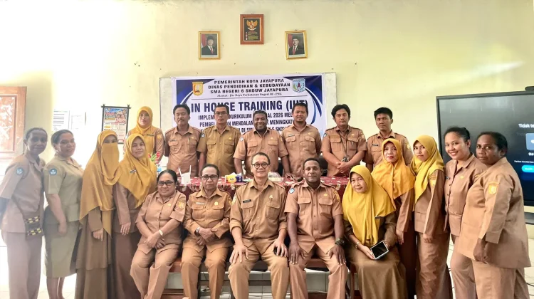 SMA Negeri 6 Skouw Perkuat Kompetensi Guru lewat IHT