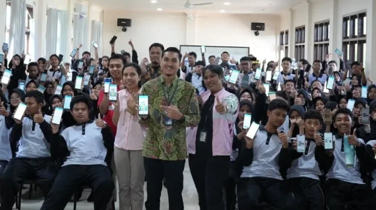 PLN Edukasi Pelajar SMA Averos Sorong tentang Keselamatan Listrik