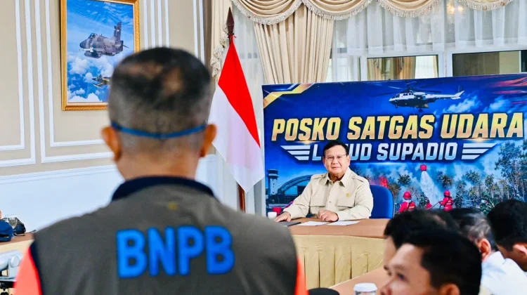 Tiba di Kalimantan Barat, Presiden Pimpin Rapat Penanganan Karhutla